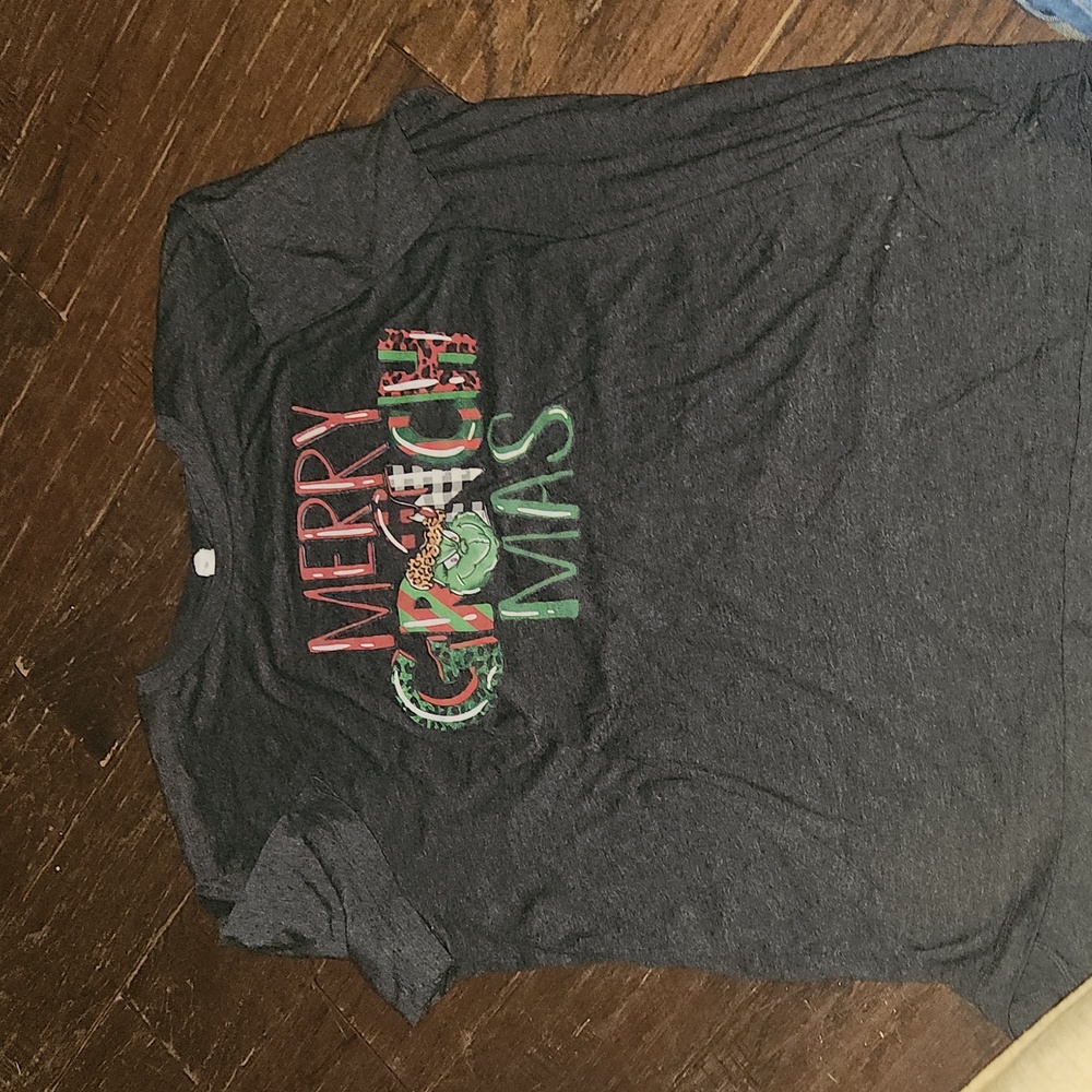 Merry Grinchmas Tshirt !! Who doesnt love Grinch!? 2XL